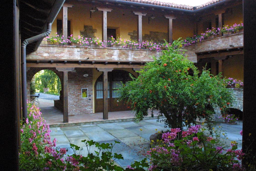 Castel Martino Villa Cortemilia Екстериор снимка